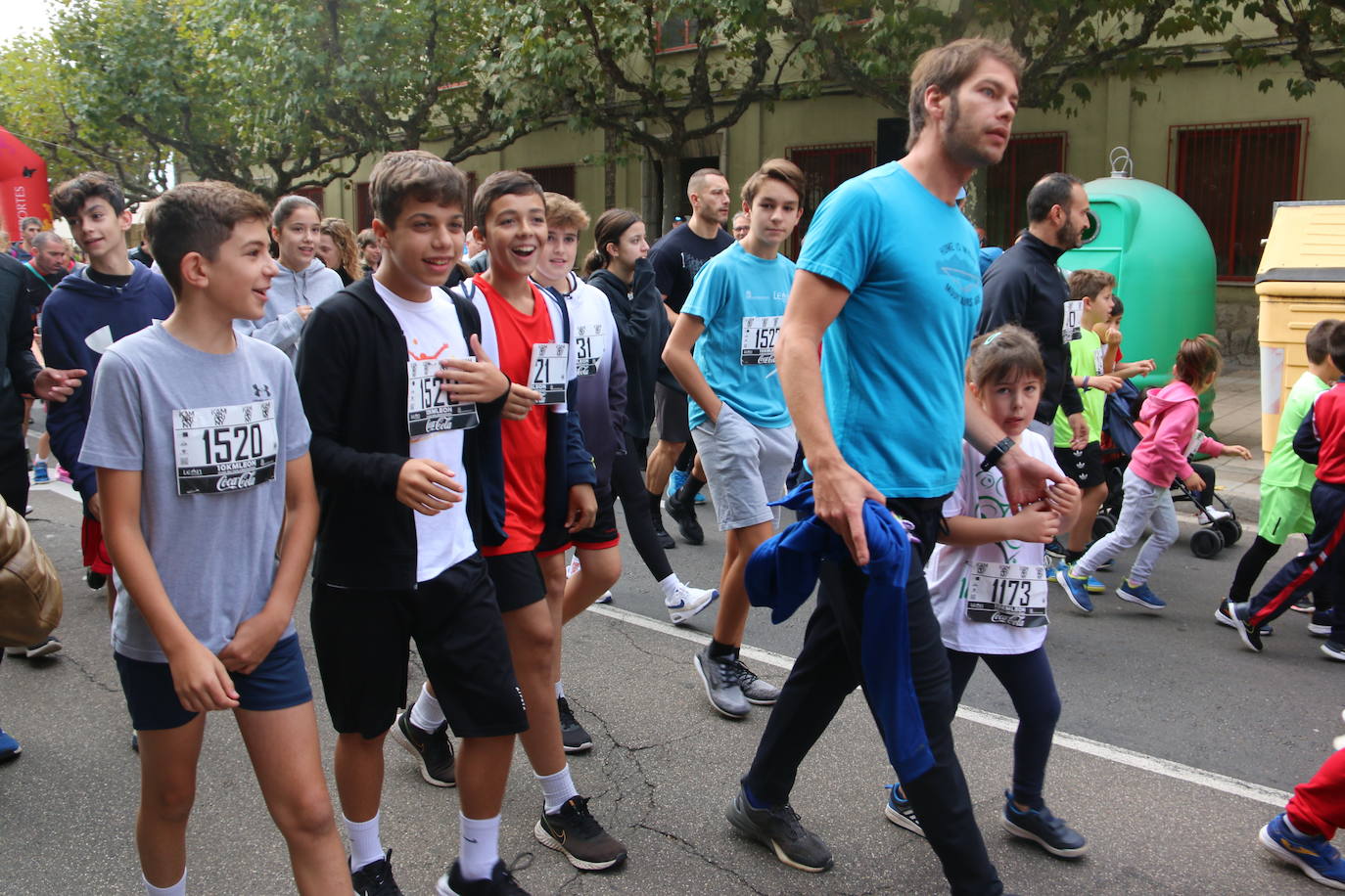 Centenares de personas se suman a la prueba no competitiva para disfrutar de una mañana de deporte.