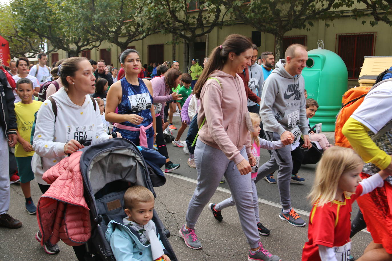 Centenares de personas se suman a la prueba no competitiva para disfrutar de una mañana de deporte.