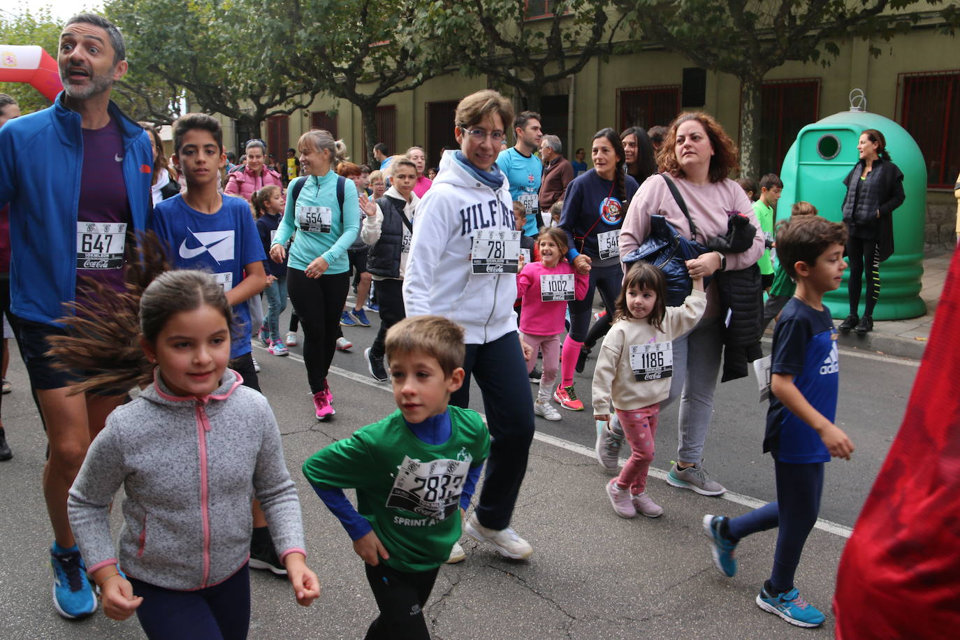 Centenares de personas se suman a la prueba no competitiva para disfrutar de una mañana de deporte.