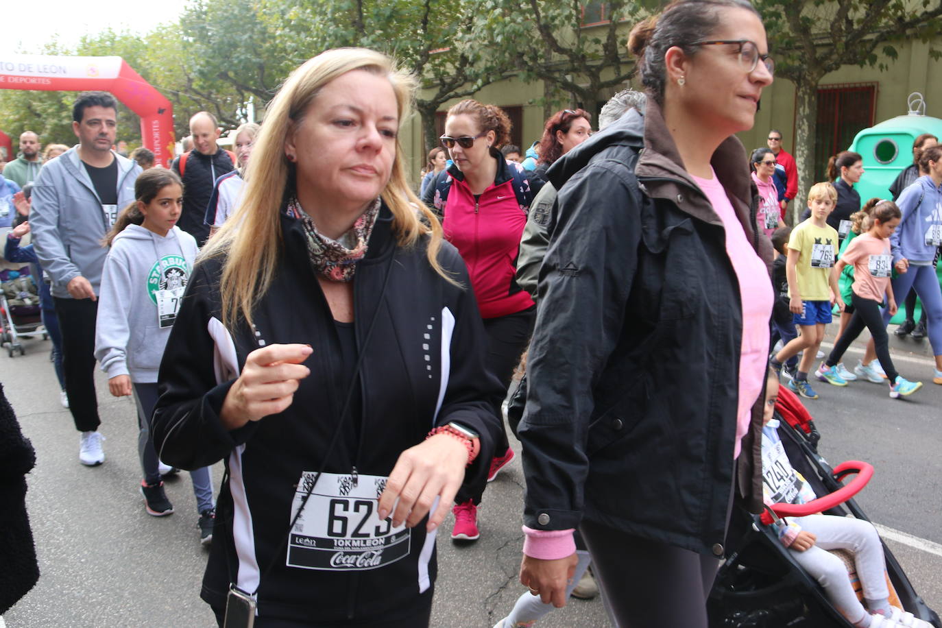 Centenares de personas se suman a la prueba no competitiva para disfrutar de una mañana de deporte.