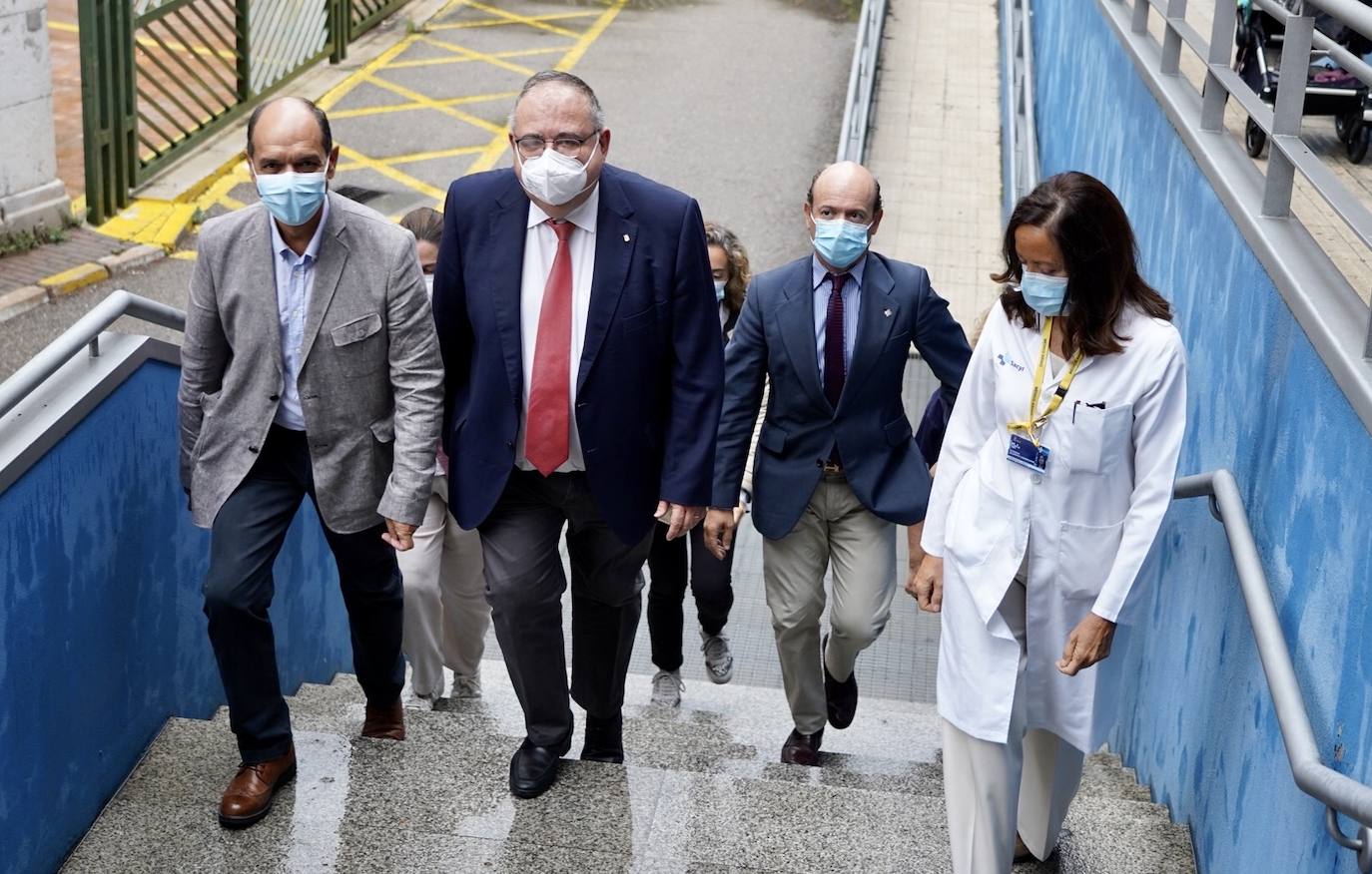 El consejero de Sanidad, Alejandro Vázquez, recibe la vacuna antigripal, en el marco de la campaña autonómica 2022 de vacunación sistemática frente a la gripe.