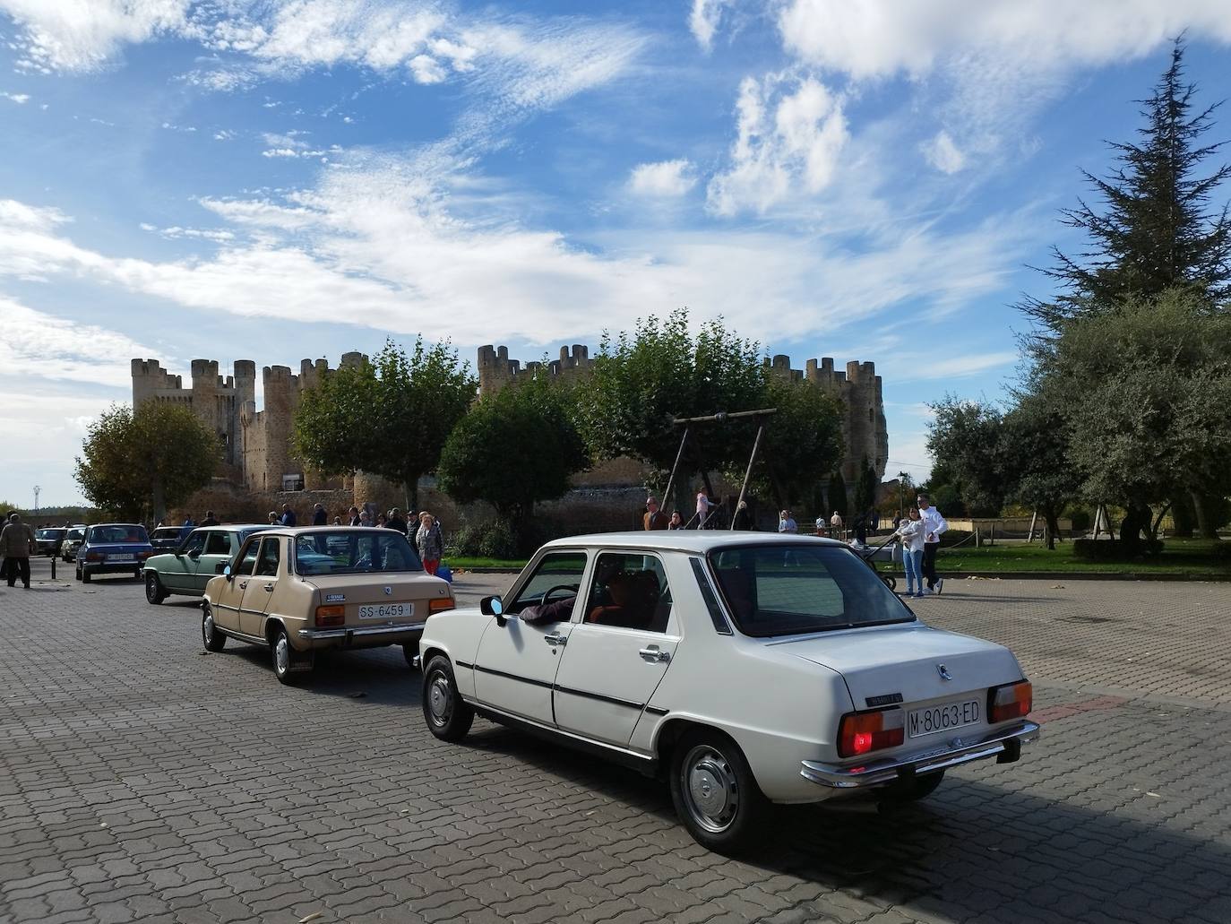 Valencia de Don Juan acoge la concentración nacional de Renaul 7.