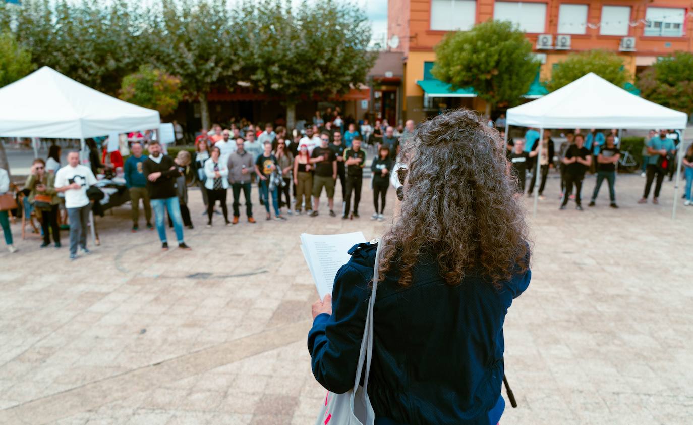 Un instante del evento que contó con la presencia de la escritoria Loli Bodas.