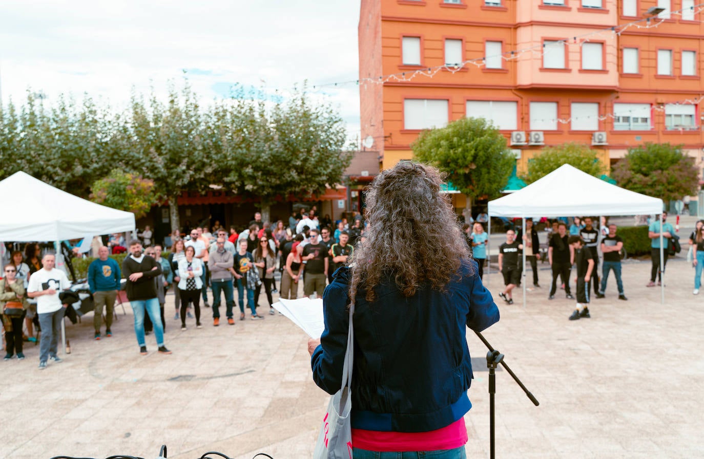 Un instante del evento que contó con la presencia de la escritoria Loli Bodas.