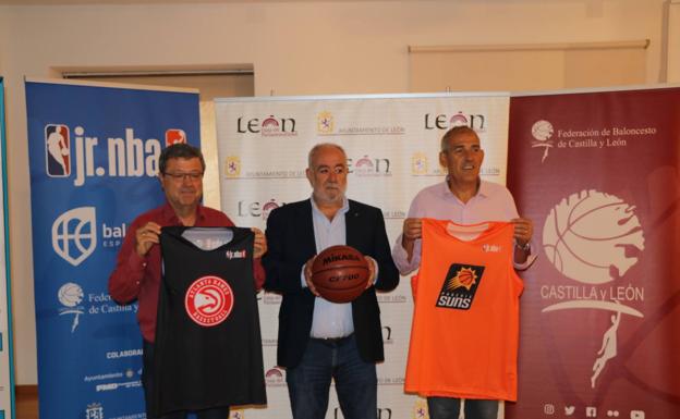 Imagen principal - La NBA congrega a 800 niños este fin de semana en León