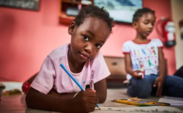 Una niña de cinco años, en una casa de ayuda de Aldeas SOS y Unicef, en Panamá.