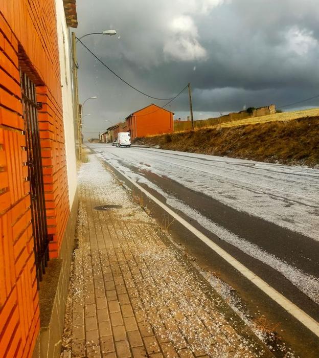 Imagen de la granizada en la localidad leonesa de Zalamillas. 