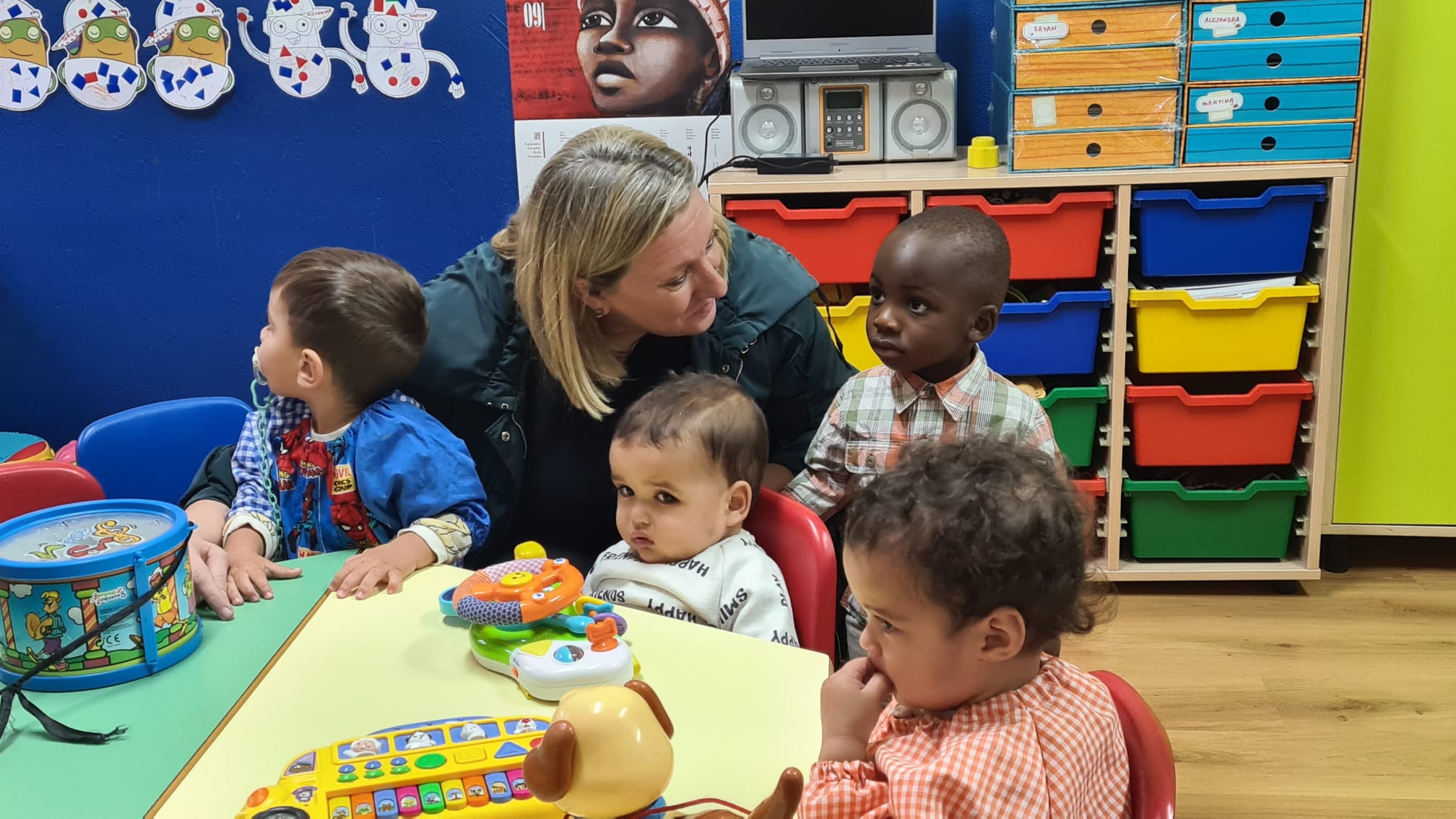 Fotos: Visita de la consejera de Familia al Hogar de la Esperanza de León