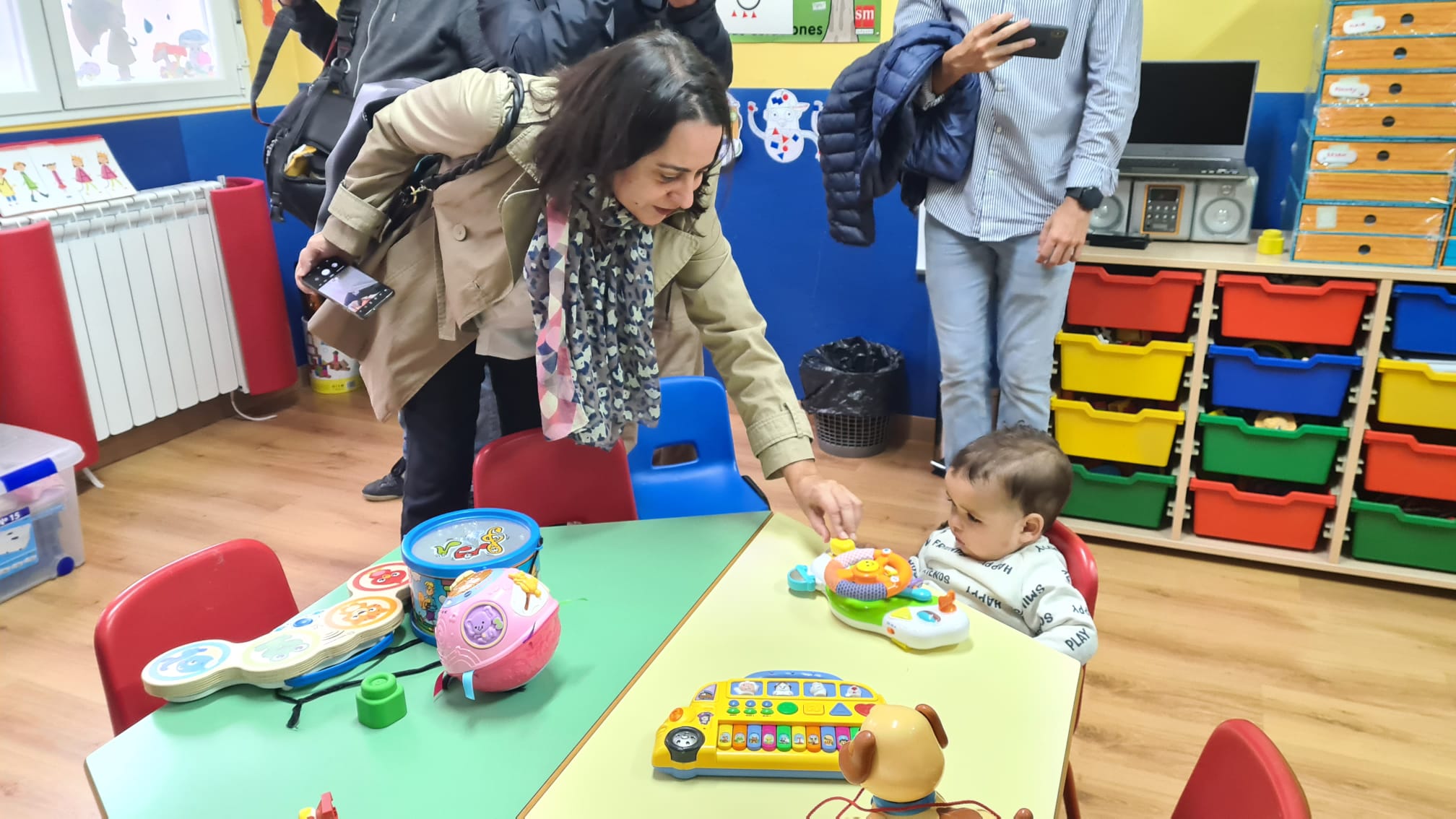 Fotos: Visita de la consejera de Familia al Hogar de la Esperanza de León