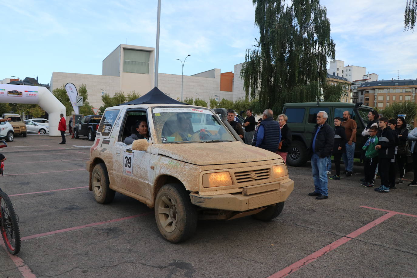 Llegada a meta de la III Iberian Classic Raid en León. 