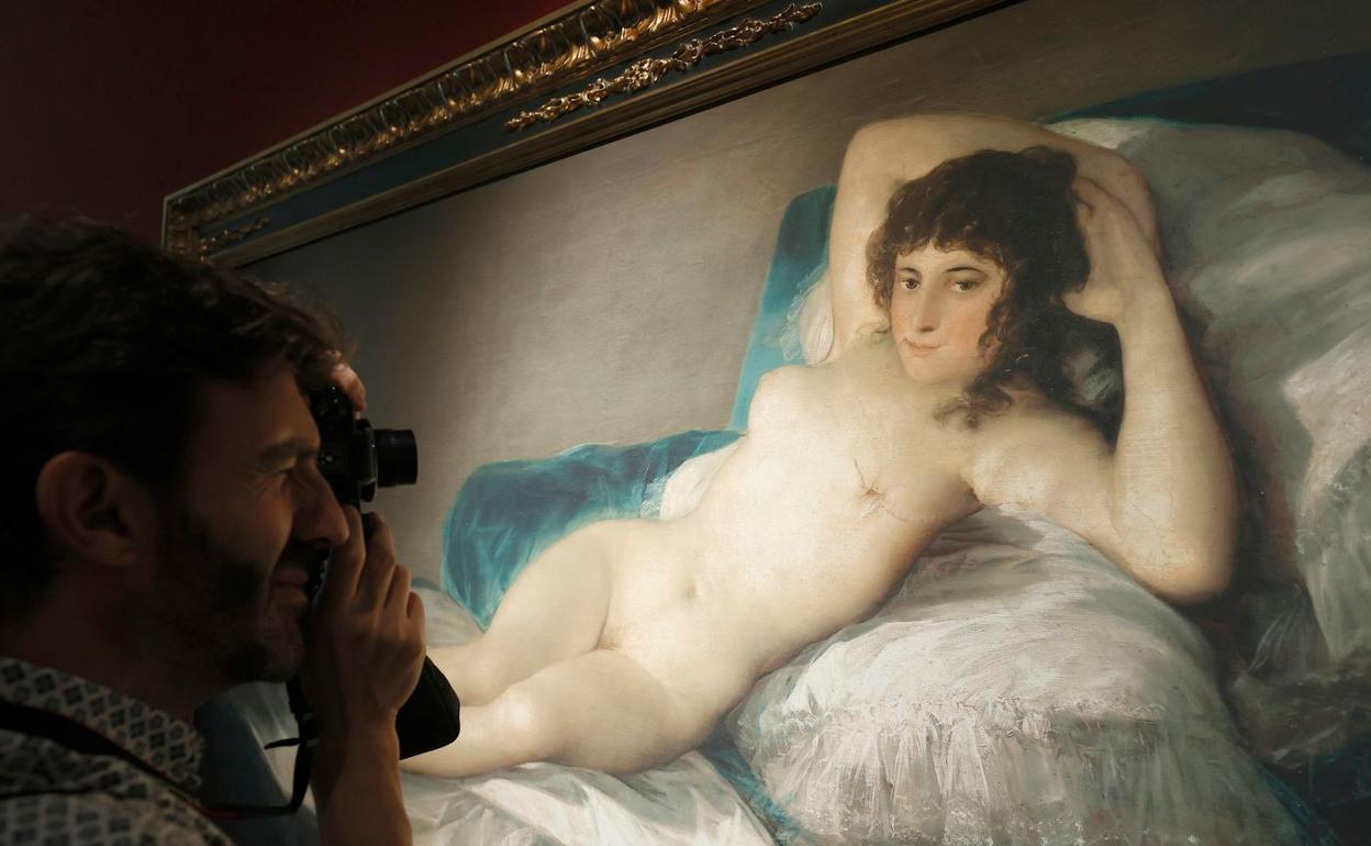 Réplica de «La maja desnuda» de Goya (entre otras obras), con pechos con mastectomías, que forma parte de la exposición que la Fundación Cultura en Vena organiza en el Museo Thyssen con motivo del Día Internacional lucha contra el cáncer de mama que se celebra este 19 de Octubre. 