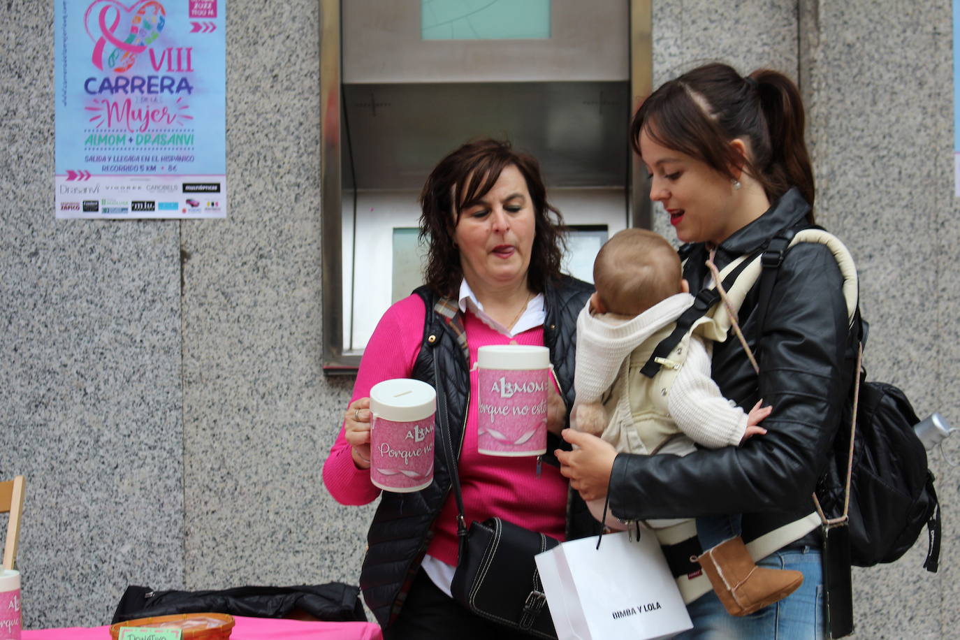 Fotos: Mesa petitoria de Almom en favor de la lucha contra el cáncer de mama