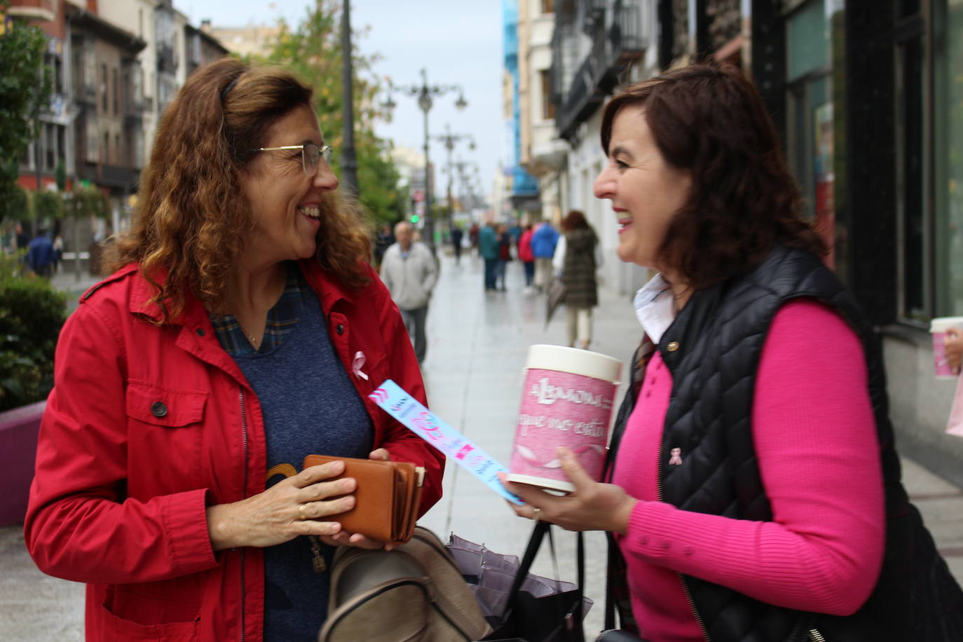 Fotos: Mesa petitoria de Almom en favor de la lucha contra el cáncer de mama