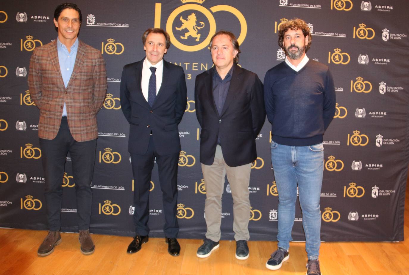 Los leoneses Sergio Fernández, Andresín, Felipe Miñambres y Emilio Vega expusieron cómo es su trabajo en las conferencias por el centenario de la Cultural '10x100'