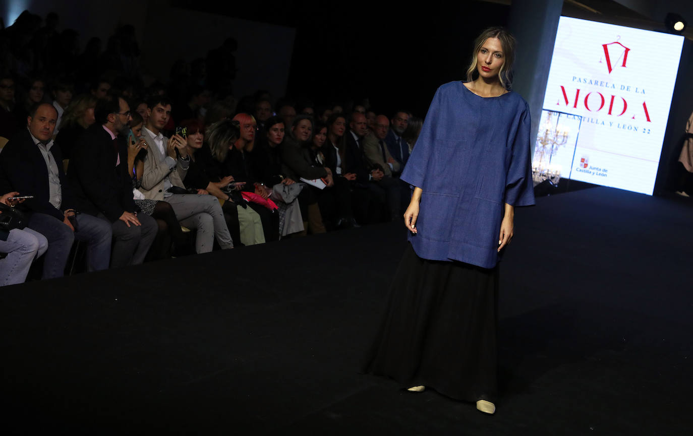 La diseñadora leonesa presenta su nueva 'Sukha' en la tercera jornada de la XXIV Pasarela de la Moda de Castilla y León