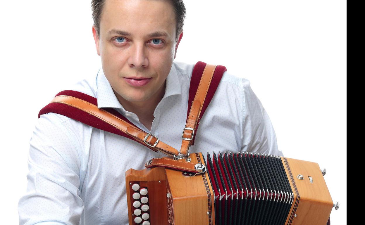 El leonés Borja Rodríguez, único representante español en el jurado de un festival internacional de acordeón.