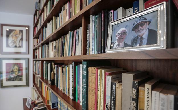 Galería. Biblioteca del escritor en su casa-museo.