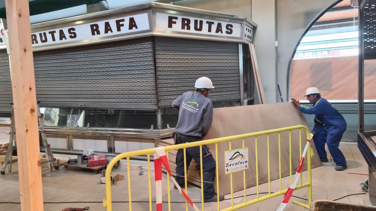 Arrancan las obras del Mercado del Conde Luna y los comerciantes invitan a seguir comprando. El centro comercial no cerrará sus puertas en ningún momento mientras se ejecutan los trabajos de remodelación. 