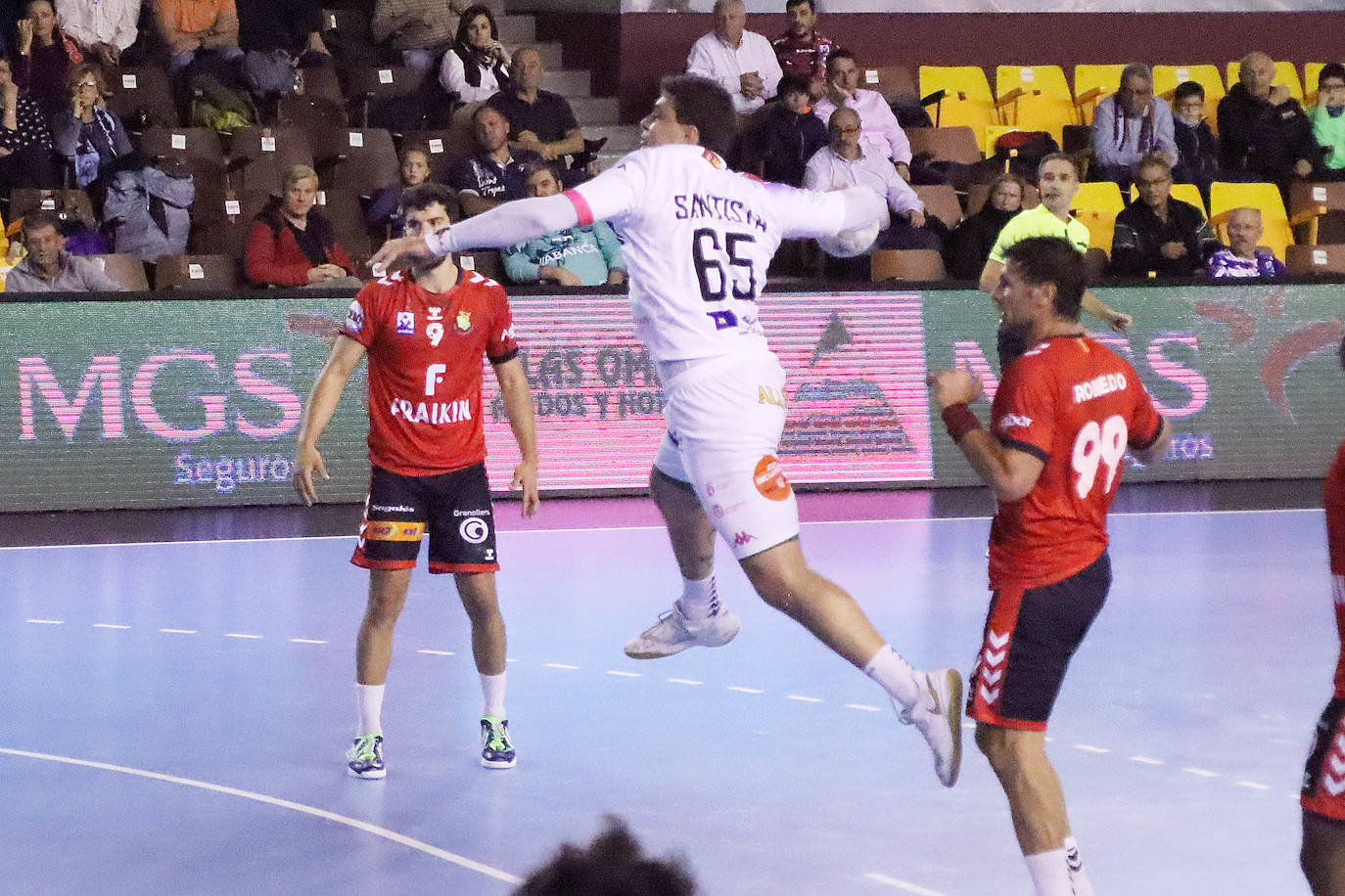 El conjunto marista vence a Granollers en el partido correspondiente a la séptima jornada de la Liga Sacyr Asobal