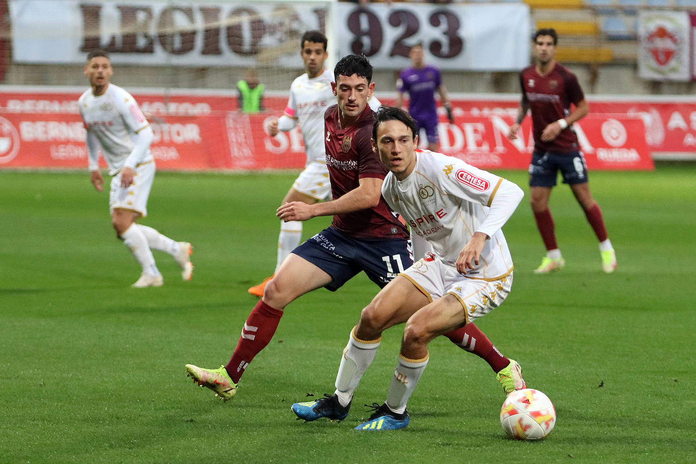 El conjunto leonés vuelve a vencer en el Reino de León en un partido muy solvente ante el conjunto pontevedrés.