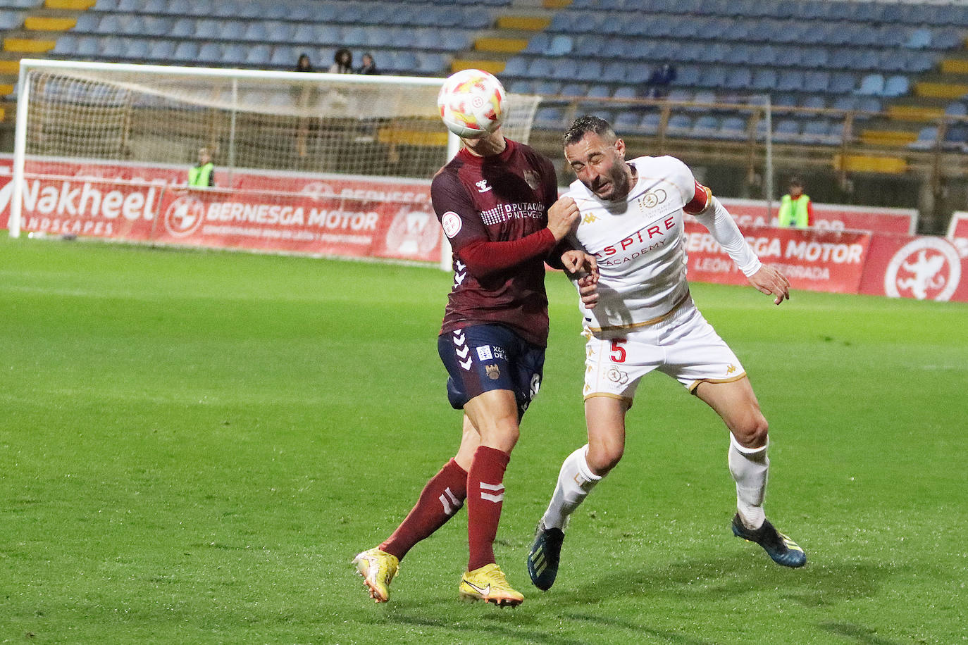 El conjunto leonés vuelve a vencer en el Reino de León en un partido muy solvente ante el conjunto pontevedrés.