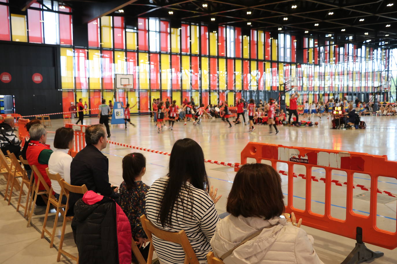 El Palacio de Exposiciones de León acoge este sábado y domingo el Júnior NBA, donde más de 800 niños y niñas disfrutarán del baloncesto