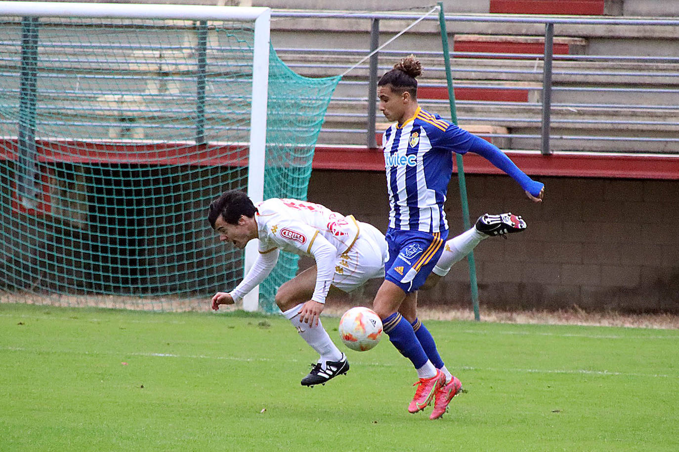 Júpiter y Deportiva B protagonizaron el primer 'miniderbi' de la temporada con los leoneses ejerciendo de locales