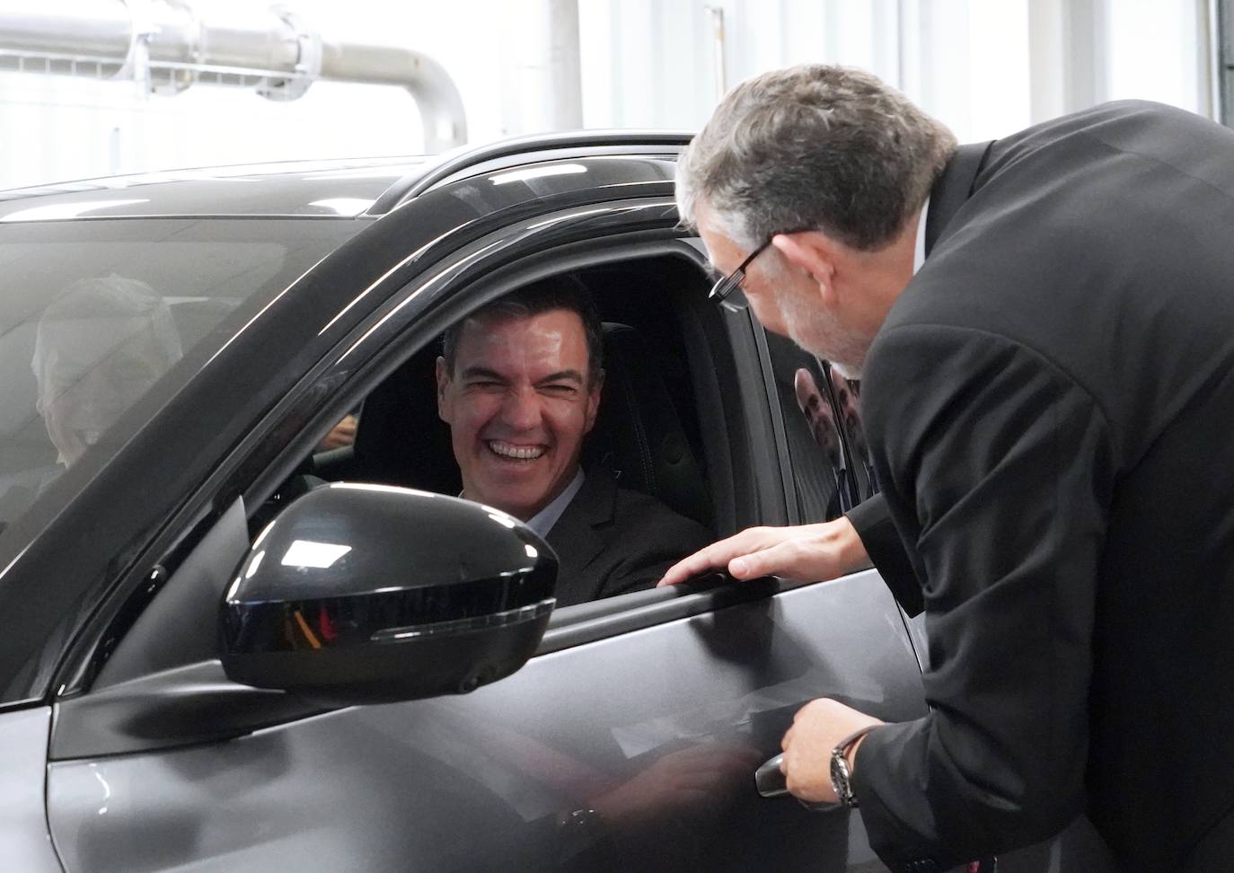 El presidente del Gobierno, Pedro Sánchez, visita el centro de I+D+i de Renault Group en Valladolid.