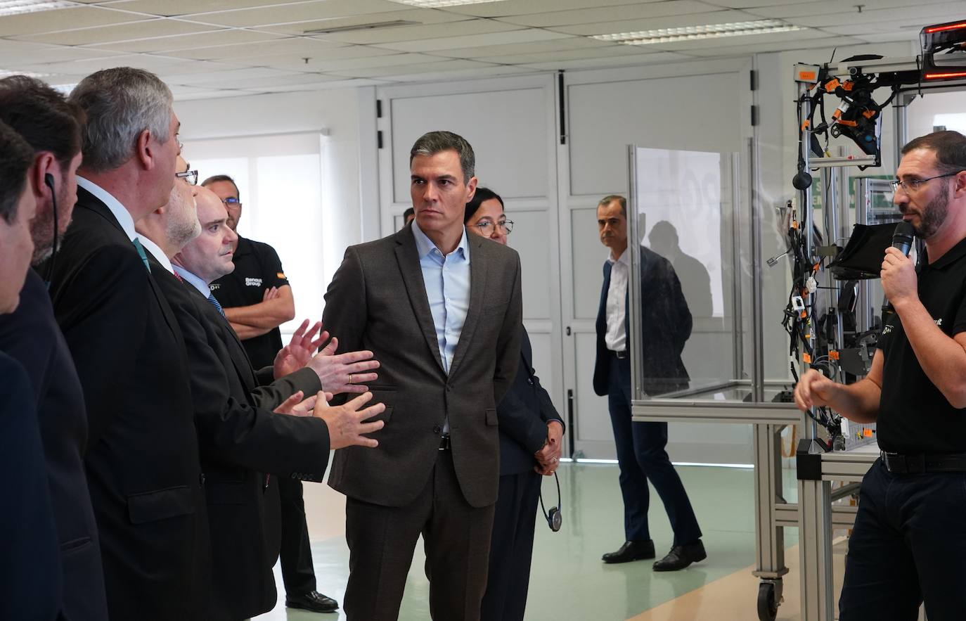 El presidente del Gobierno, Pedro Sánchez, visita el centro de I+D+i de Renault Group en Valladolid.