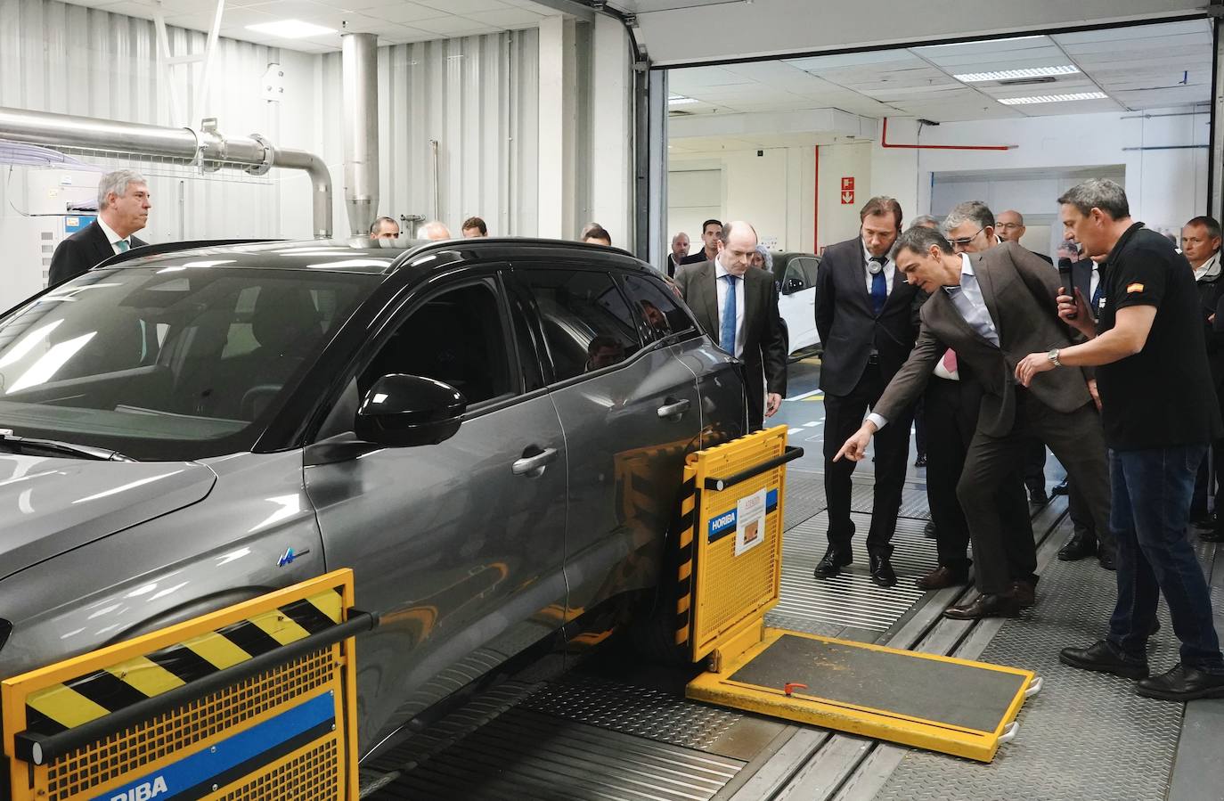 El presidente del Gobierno, Pedro Sánchez, visita el centro de I+D+i de Renault Group en Valladolid.