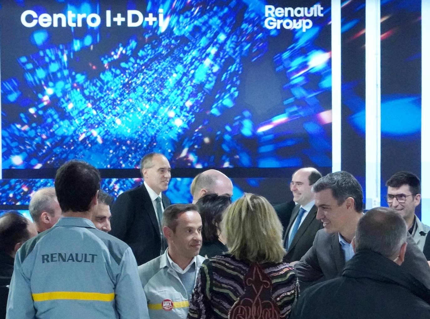 El presidente del Gobierno, Pedro Sánchez, visita el centro de I+D+i de Renault Group en Valladolid.