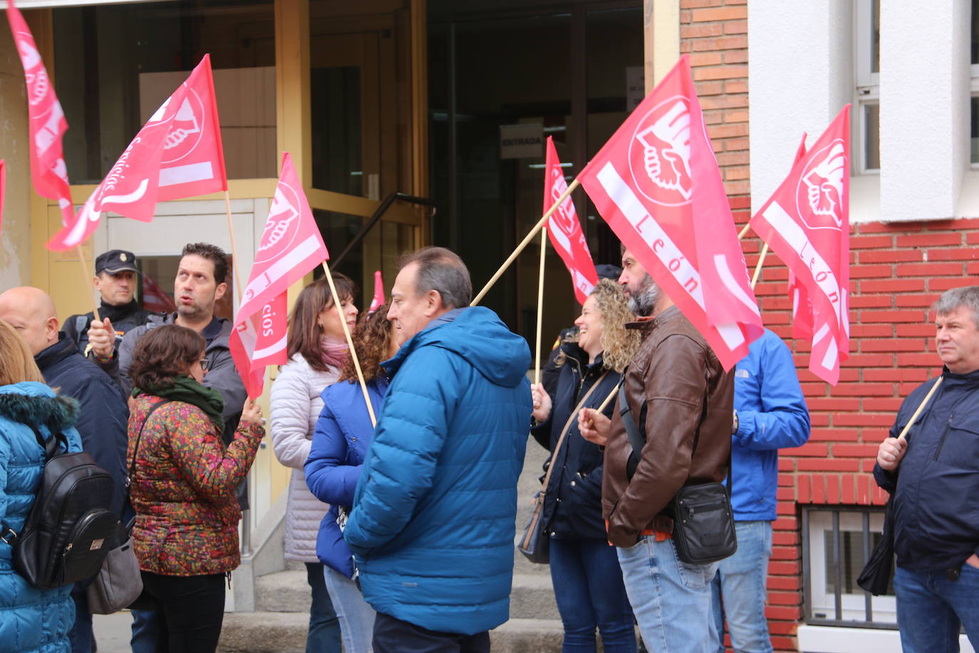 Concentración frente a la Dirección Provincial de Educación.