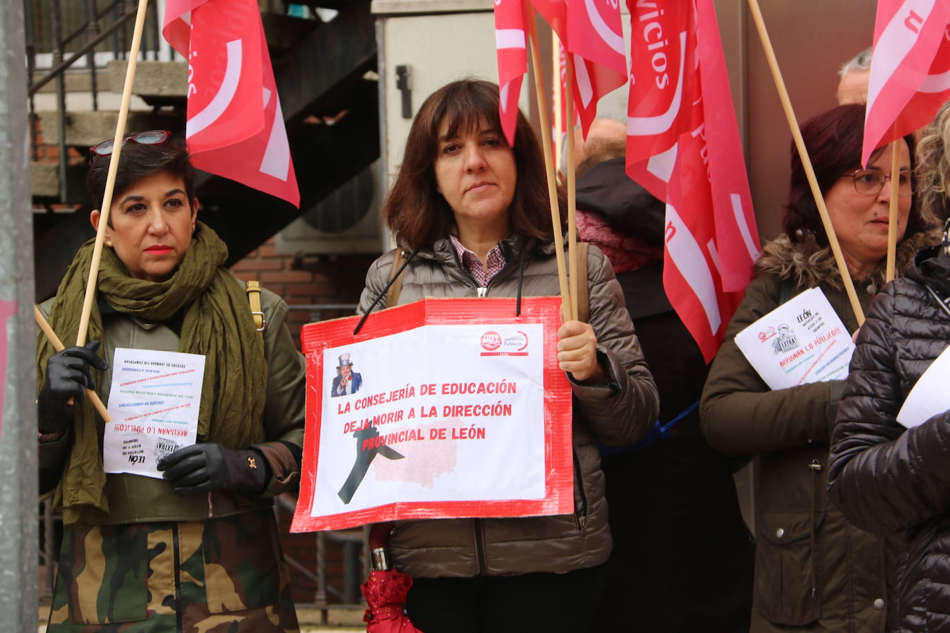 Concentración frente a la Dirección Provincial de Educación.