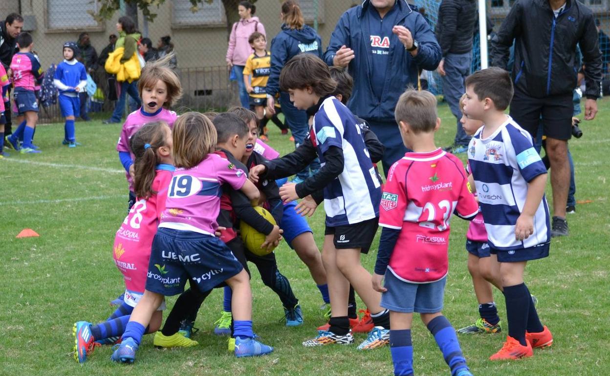 León acogió el I Festival de Canteras de Rugby al que acudieron más de un millar de niños.