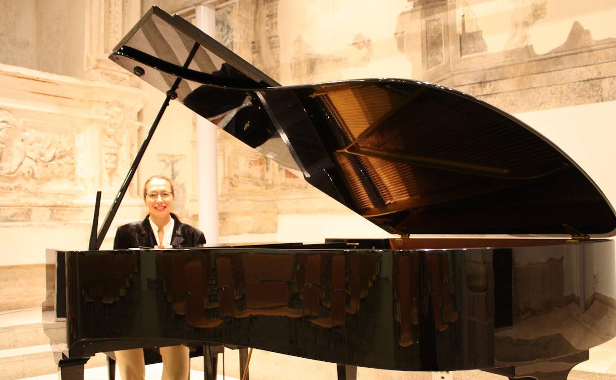 El concierto de la pianista vizcaína con raíces leonesas tendrá lugar a partir de las 19,00h del sábado 29 de octubre en la sala de Ámbito Cultural, que celebra su 25 Aniversario 