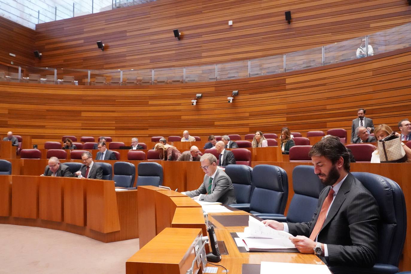 Segunda jornada del Pleno de las Cortes de Castilla y León en la que se aprobará el acuerdo de la Junta por el que se fija el límite de gasto no financiero para el ejercicio 2023.