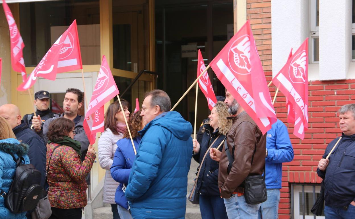 Los profesores de León son los quintos peor pagados de España, según UGT.