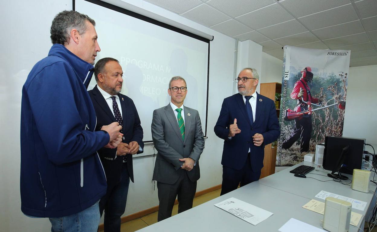 Veganzones (2D) participa en la clausura de dos programas mixtos del Ayuntamiento de Ponferrada y el Consejo Comarcal.