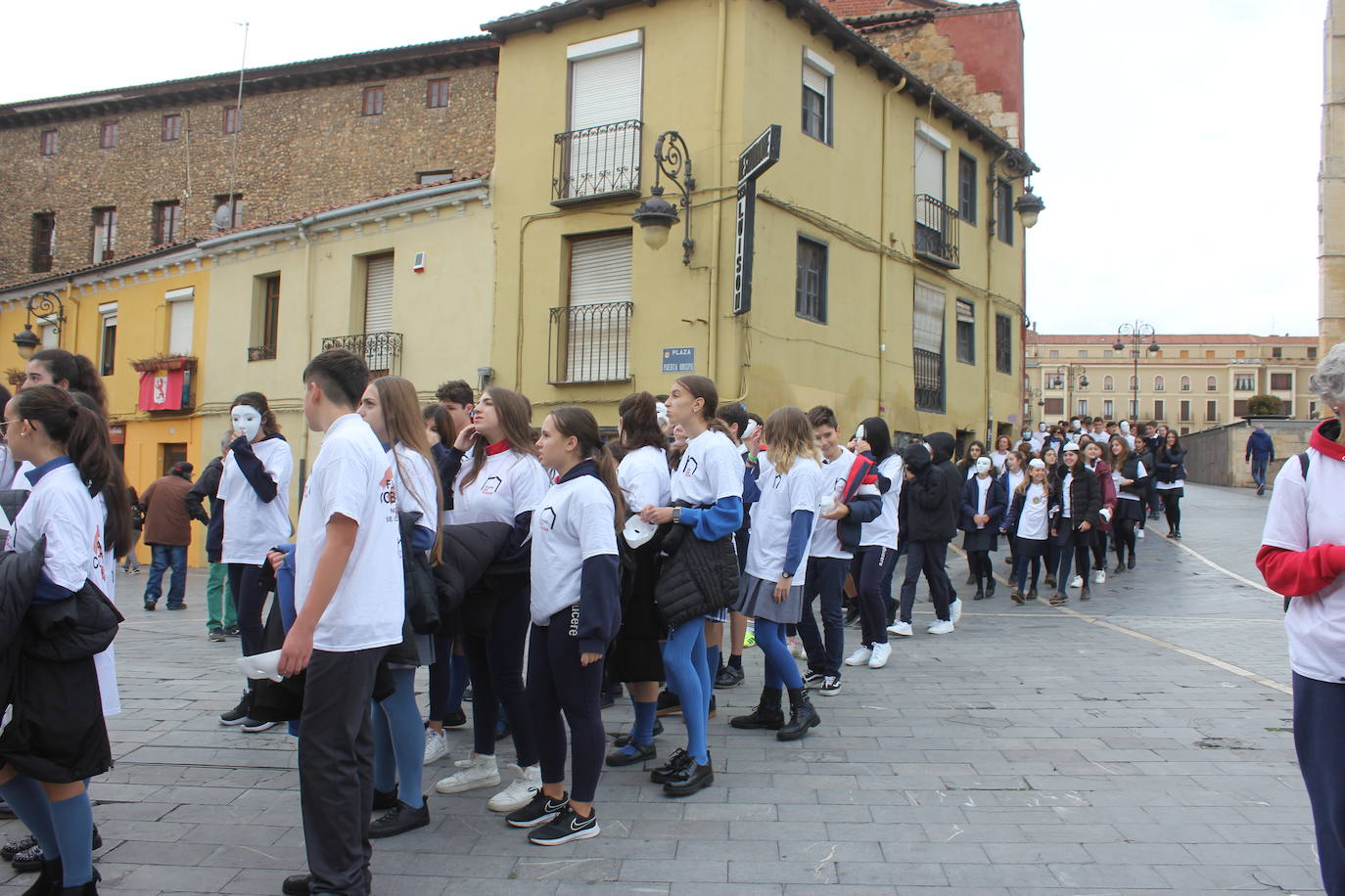 El acto 'Fuera de cobertura' que se ha celebrado este jueves en León dentro de la campaña 'Nadie Sin Hogar 2022'.