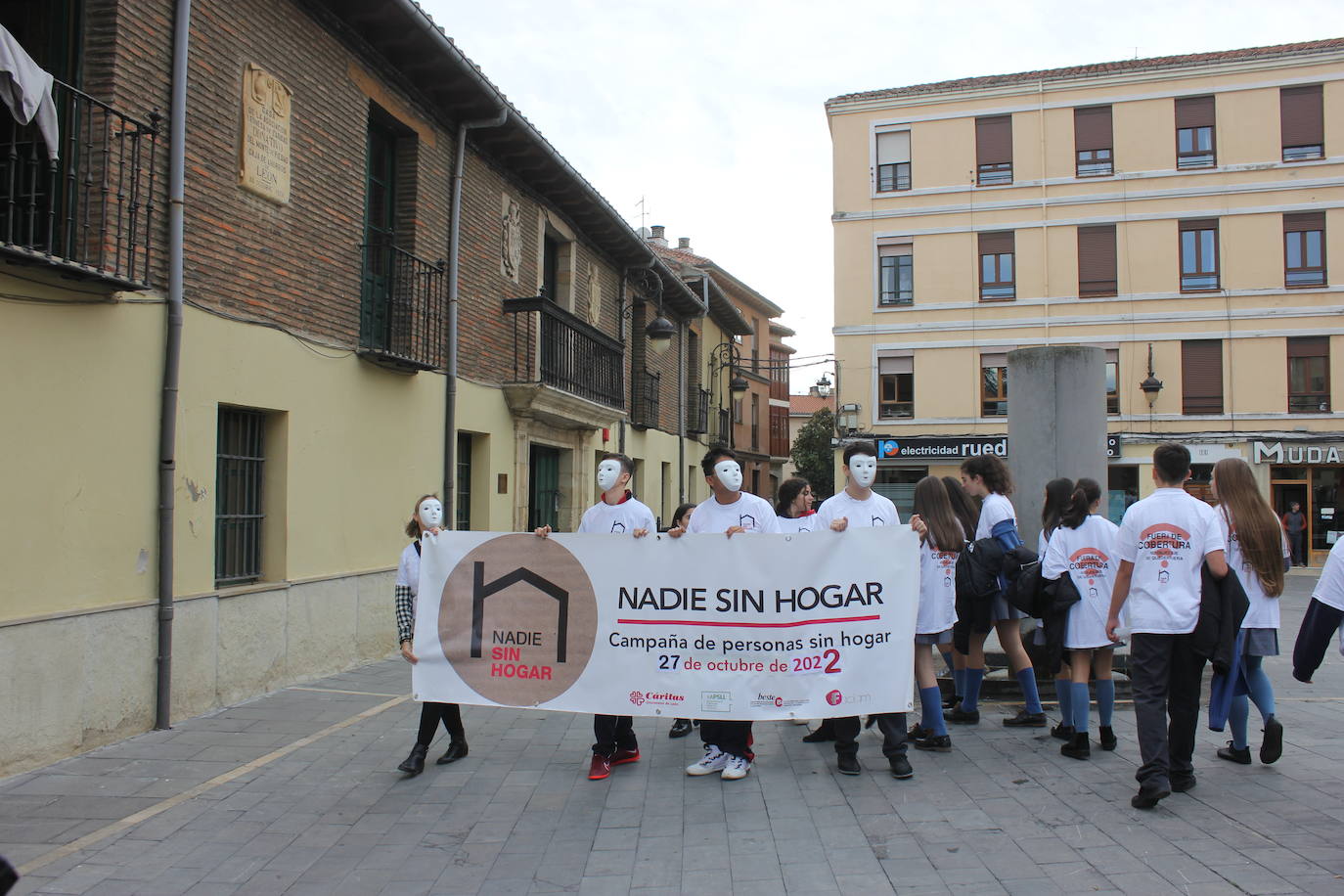 El acto 'Fuera de cobertura' que se ha celebrado este jueves en León dentro de la campaña 'Nadie Sin Hogar 2022'.