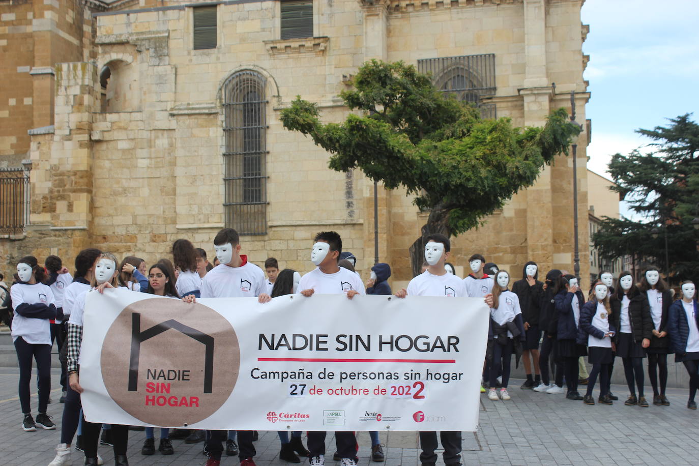 El acto 'Fuera de cobertura' que se ha celebrado este jueves en León dentro de la campaña 'Nadie Sin Hogar 2022'.