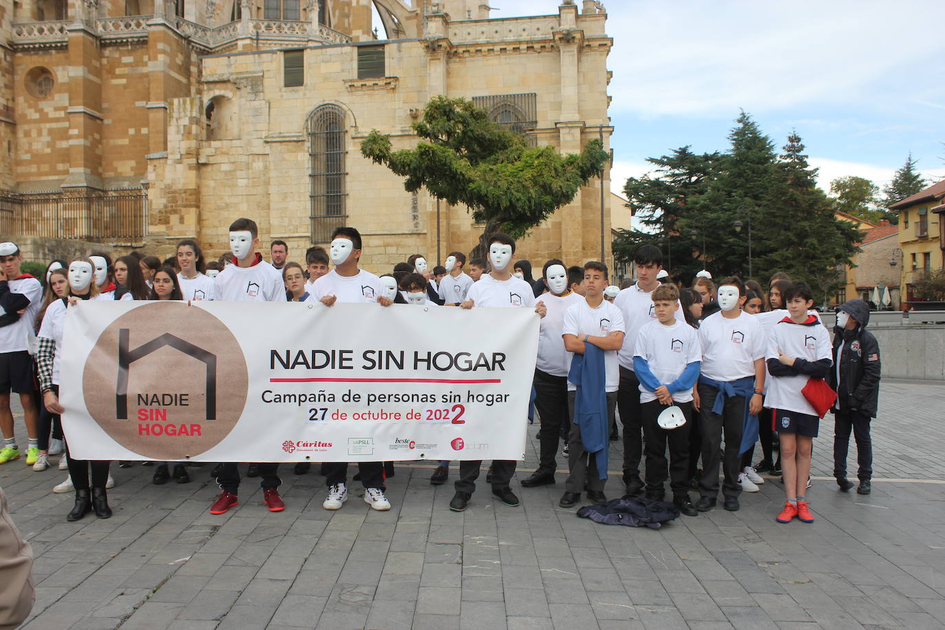 El acto 'Fuera de cobertura' que se ha celebrado este jueves en León dentro de la campaña 'Nadie Sin Hogar 2022'.