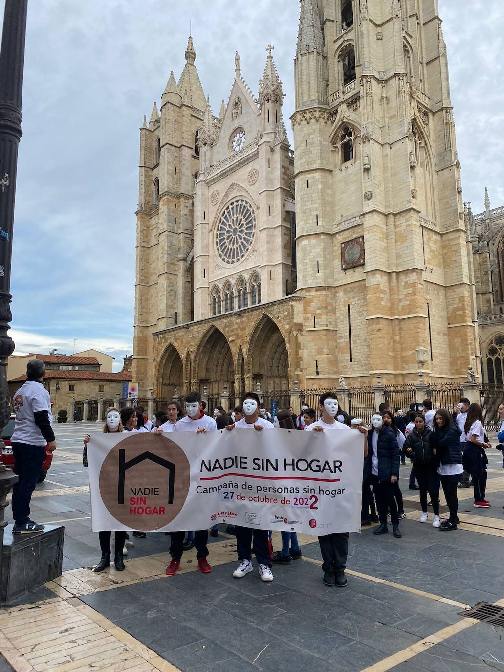 El acto 'Fuera de cobertura' que se ha celebrado este jueves en León dentro de la campaña 'Nadie Sin Hogar 2022'.