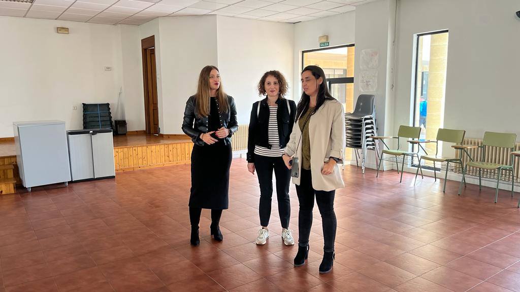 La delegada territorial de la Junta en León, Ester Muñoz, ha visitado la Fundación Proyecto Hombre de León. 