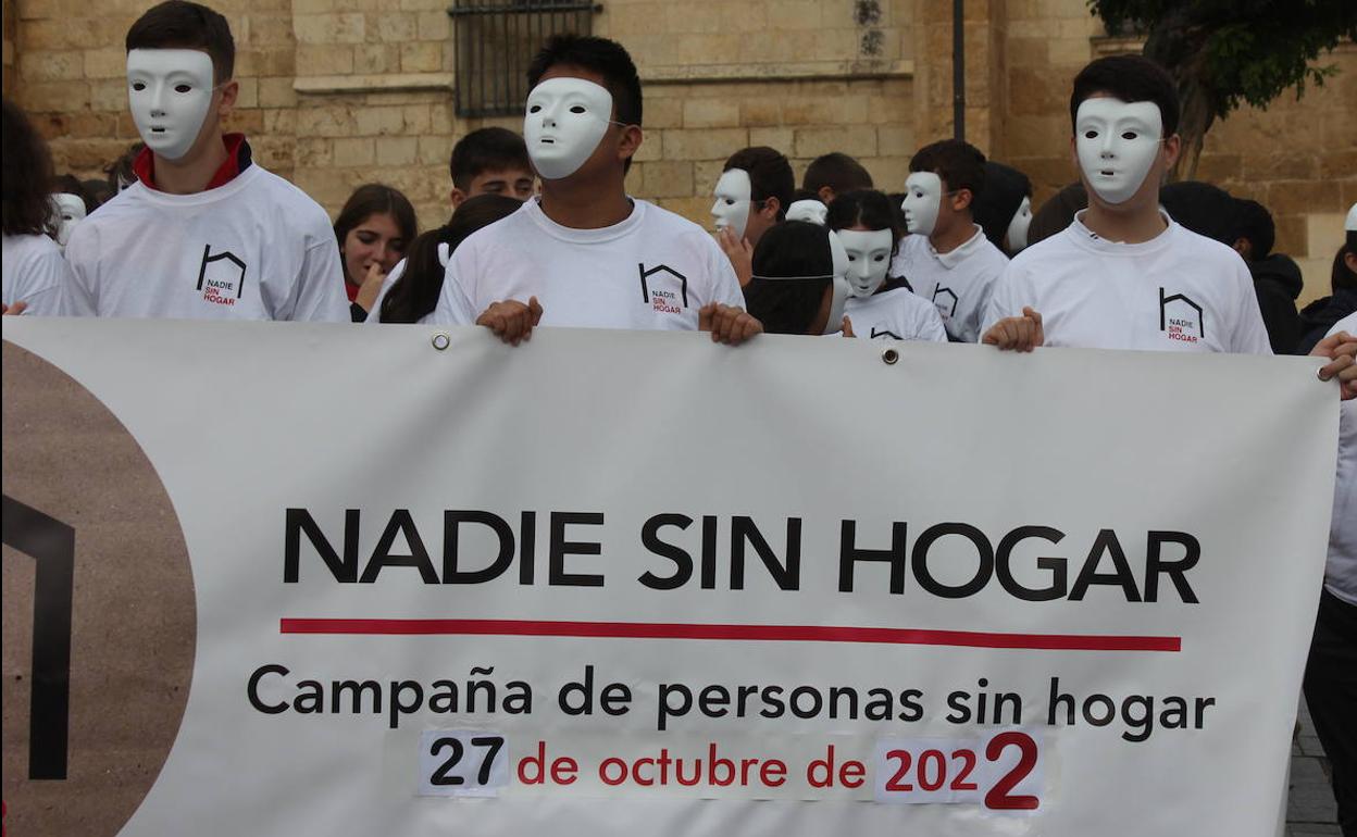 El acto 'Fuera de cobertura' que se ha celebrado este jueves en León dentro de la campaña 'Nadie Sin Hogar 2022'.