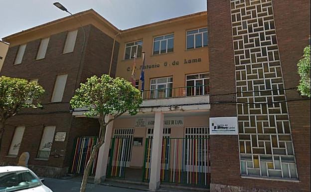 Imagen de archivo del exterior del colegio Antonio González de Lama en León.