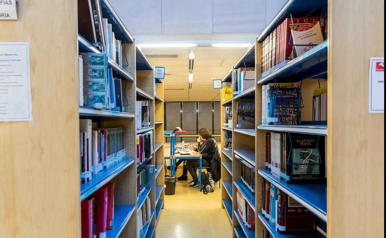 Cautro centros de León convertirán sus bibliotecas en digitales. 