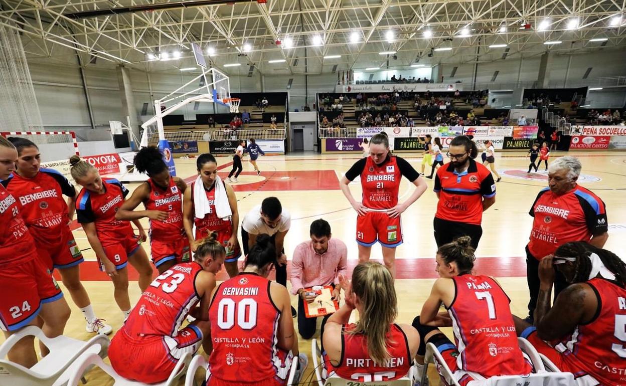 Embutidos Pajariel Bembibre acude a casa del Perfumerías Avenida, actual campeón de la liga que ha comenzado con dudas esta temporada.
