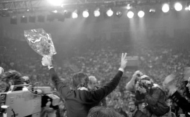 Felipe Gonzalez, en el Palacio de los Deportes de León, en 1982. 