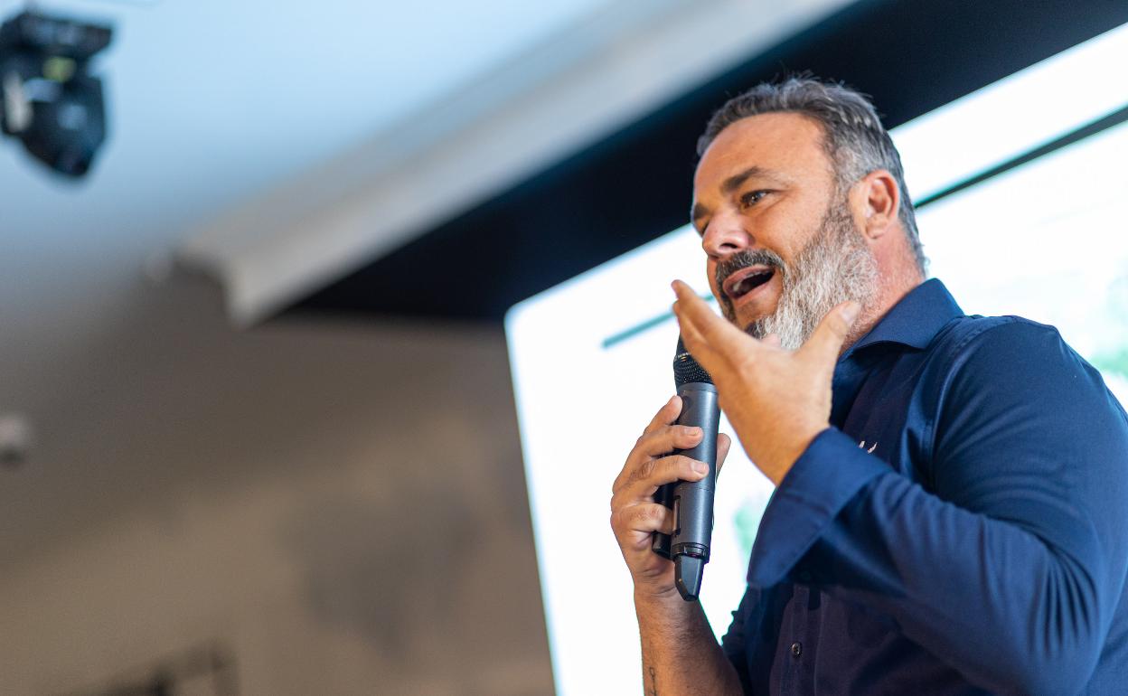 Ángel León durante su intervención.